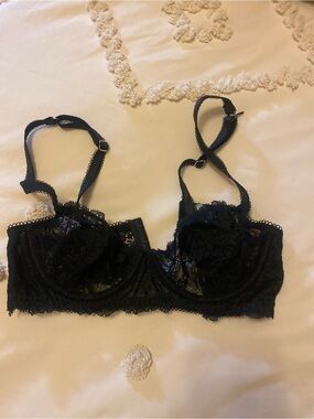 Samantha Chang Black Lace Underwire Bra with Scalloped Trim